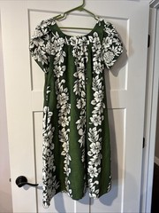 VTG Royal Creations PolyCotton Hawaiian Dress Muumuu Green White Hibiscus Muumuu