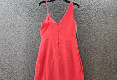 AQUA Crepe Ruffle Dress Women&rsquo;s 10 Coral V-Neck Sleeveless Back Zip Closure