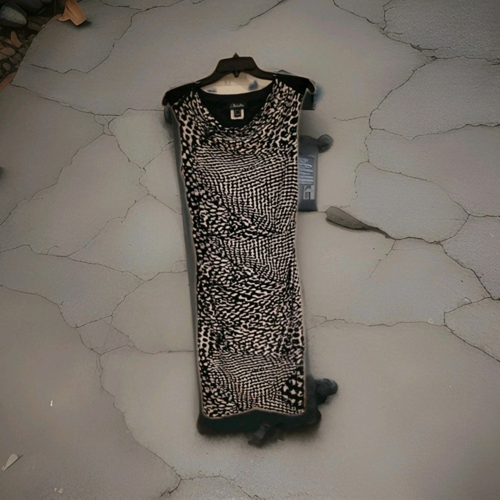 nueva is black and white dress