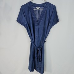 A.N.A. Womens Sz. M Denim V-neck with Tie-waist Dress Short Sleeve, Knee Length