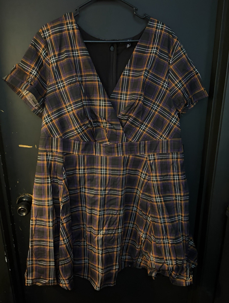 RetroChic by Torrid Women&rsquo;s Plus Size 20 Plaid V-Neck Zip Fit & Flare Dress
