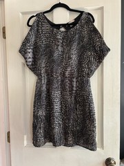 Forever 21 Love 21 Womens Medium Dress With Back Cut Out