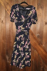 REVIEW Floral Dress with Tie-up Belt – Size 6