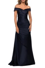 LA FEMME WOMEN&rsquo;S DRESSED OFF THE SHOULDER RUCHED SATIN TRUMPET GOWN NAVY