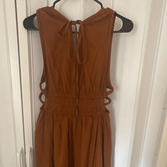 Speed Limit Brown Solid V-Neck Sleeveless Smocked Waist Woven Rayon Midi M