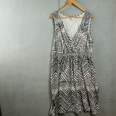 Faded Glory Wrap Dress Womens 2X (26W-28W) White Black Print Chevron Sleeveless