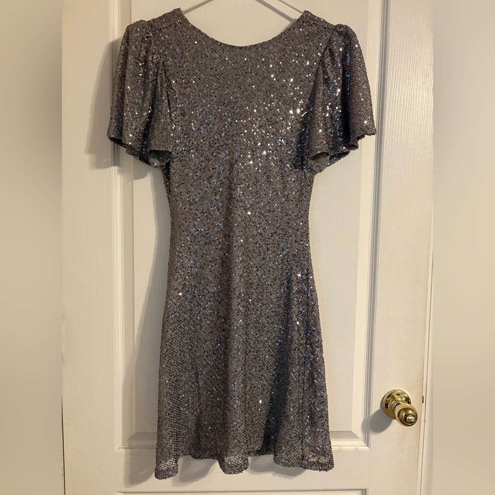 Astr The Label Silver Short Sleeve Sequin Dress Medium Party Cocktail Club Prom