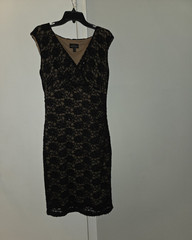 Connected Apparel Women&rsquo;s Size 10 Black Lace Sequin Sheath V-Neck Knee Dress