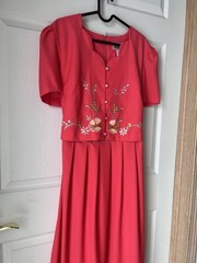 Periwinkle Coral Red Embroidered Midi Dress Women’s Size 12 Short Sleeve Floral
