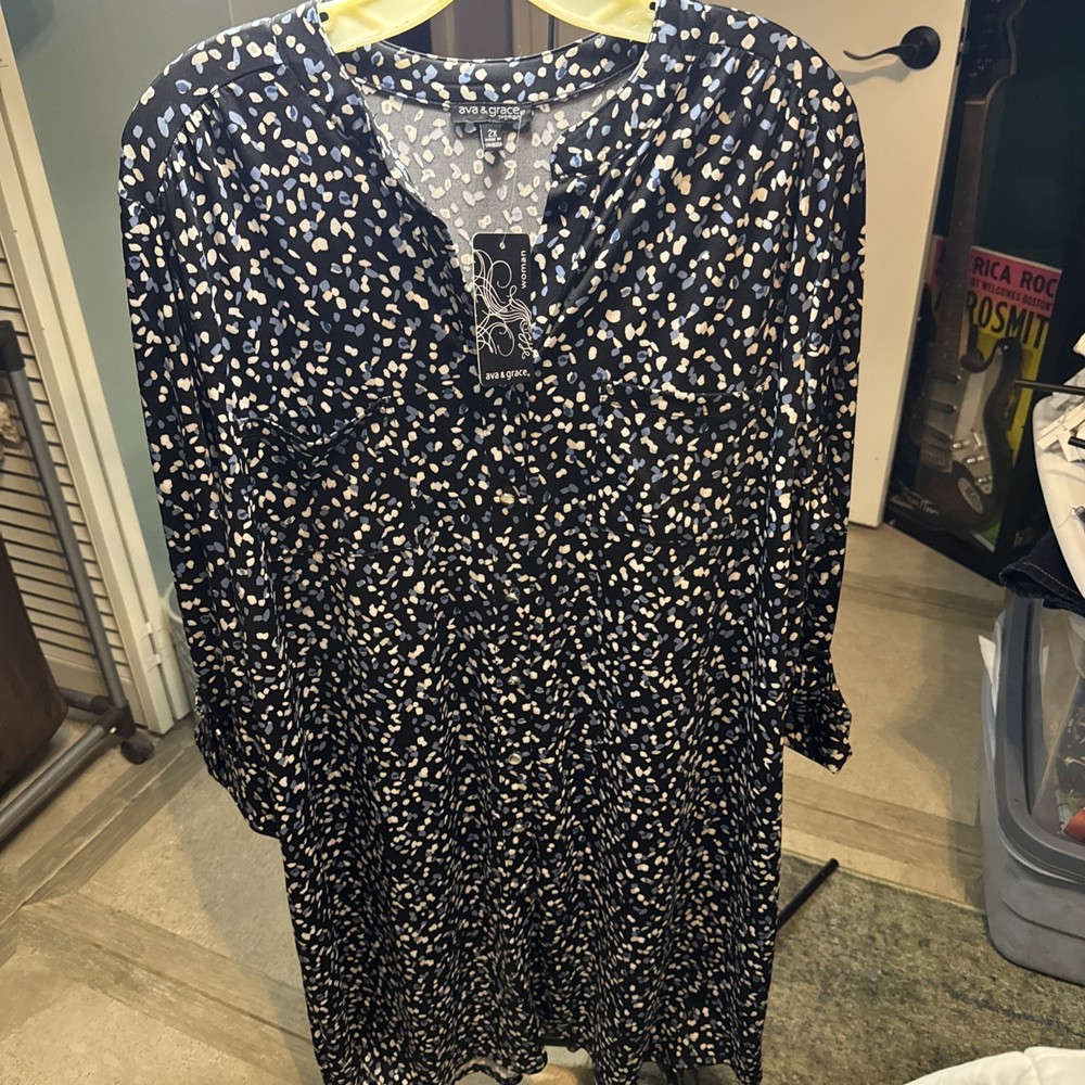 NWT- Ava & Grace Breast Pockets Silver Stud Accent Matching Buttons Button Down