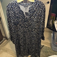 NWT- Ava & Grace Breast Pockets Silver Stud Accent Matching Buttons Button Down