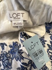 LOFT Women&rsquo;s Blue/White Floral Sleeveless Jumper – 4 Petite