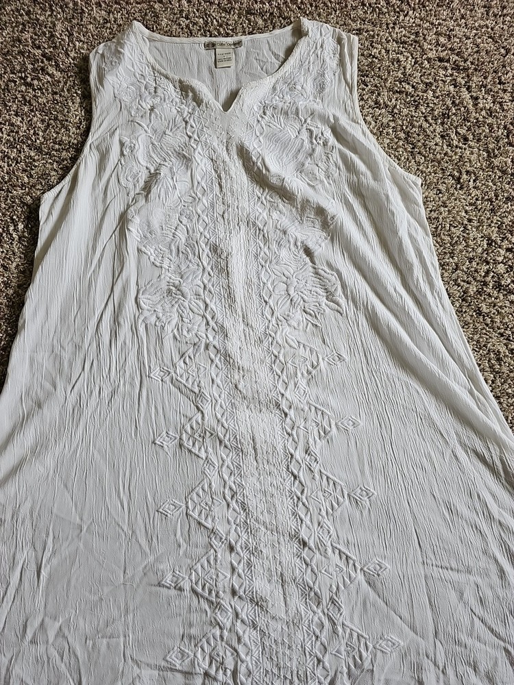 Cute Options Size L 100% Rayon White Sleeveless Embroidered Dress. C34