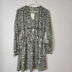 NEW H&M Snakeskin Patterned V-Neck Long Sleeve Dress Size 4