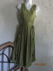 Tahari nwt sz XS/TP forest green satin midi dress satin tasseled straps at waist