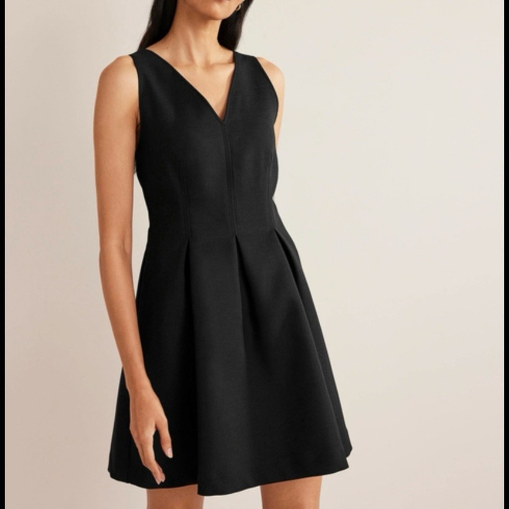 Keepsake The Label Black pockets Deep V-neck sleeveless size medium midi Dress