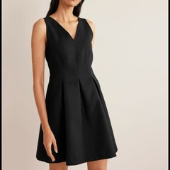 Keepsake The Label Black pockets Deep V-neck sleeveless size medium midi Dress