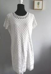 Dress Women Isaac Mizrahi size Medium color white Style Sift Lace With Lining
