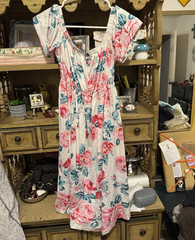 Women’s White Pink Blue Floral V-Neck Smocked Flutter Sleeve Midi Dress M