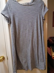 GU Vineyard Vines Navy and White Striped 95%cotton 5% Spandex Dress – sz Medium