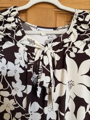 Secret Charm Brown/Beige Floral Mini Dress L Sleeveless Scoop Tie Neck Ruffle