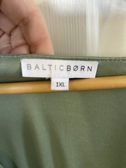 Baltic Born 1X Plus Olivia Maxi Dress Green Wedding Plunging V Neck Boho Whimsy