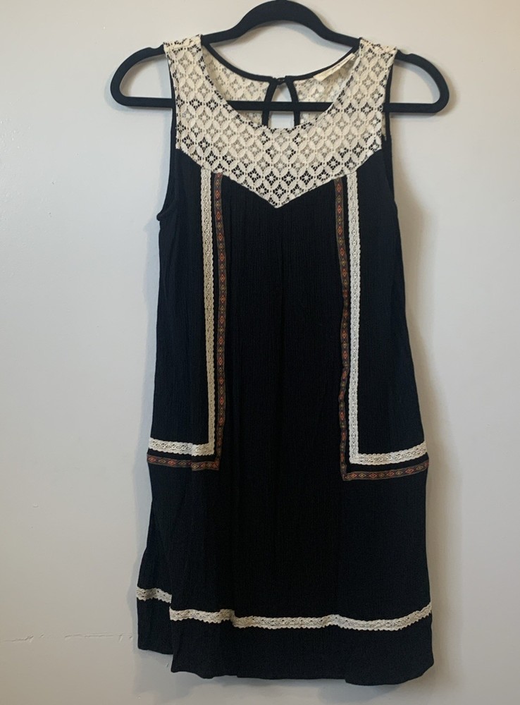 Rewind Womens Medium Black Lace Boho Shift Dress Sleeveless Knee Length