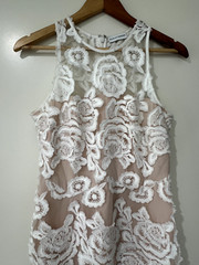 Scanlan Theodore White Sleeveless Rosebud Lace Dress 8 XS