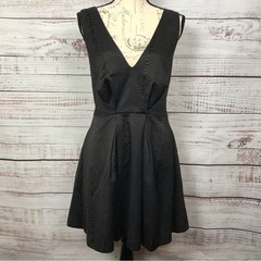 Keepsake The Label Black pockets Deep V-neck sleeveless size medium midi Dress