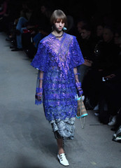 Fall 2018 BURBERRY Laminated METALLIC Lace Cape Sleeve Tunic Dress UK8 US6 ITALY