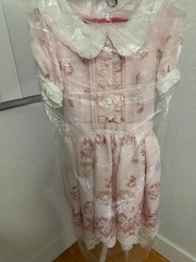Liz Lisa Sanrio My Melody Dress. SIZE: SMALL/MEDIUM. print: ROSES & MY MELODY.