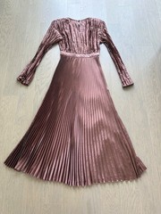 L&rsquo;IDEE Royale Long Sleeve Pleated Maxi Dress Brown Satin – Size US 6