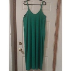 Zenana NWOT Women&rsquo;s Cami Maxi Dress V-Neck W/Pockets Size Medium Kelly Green