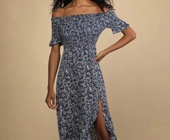 Lulus blue & white floral off shoulder smocked maxi dress – size S – slit – EUC