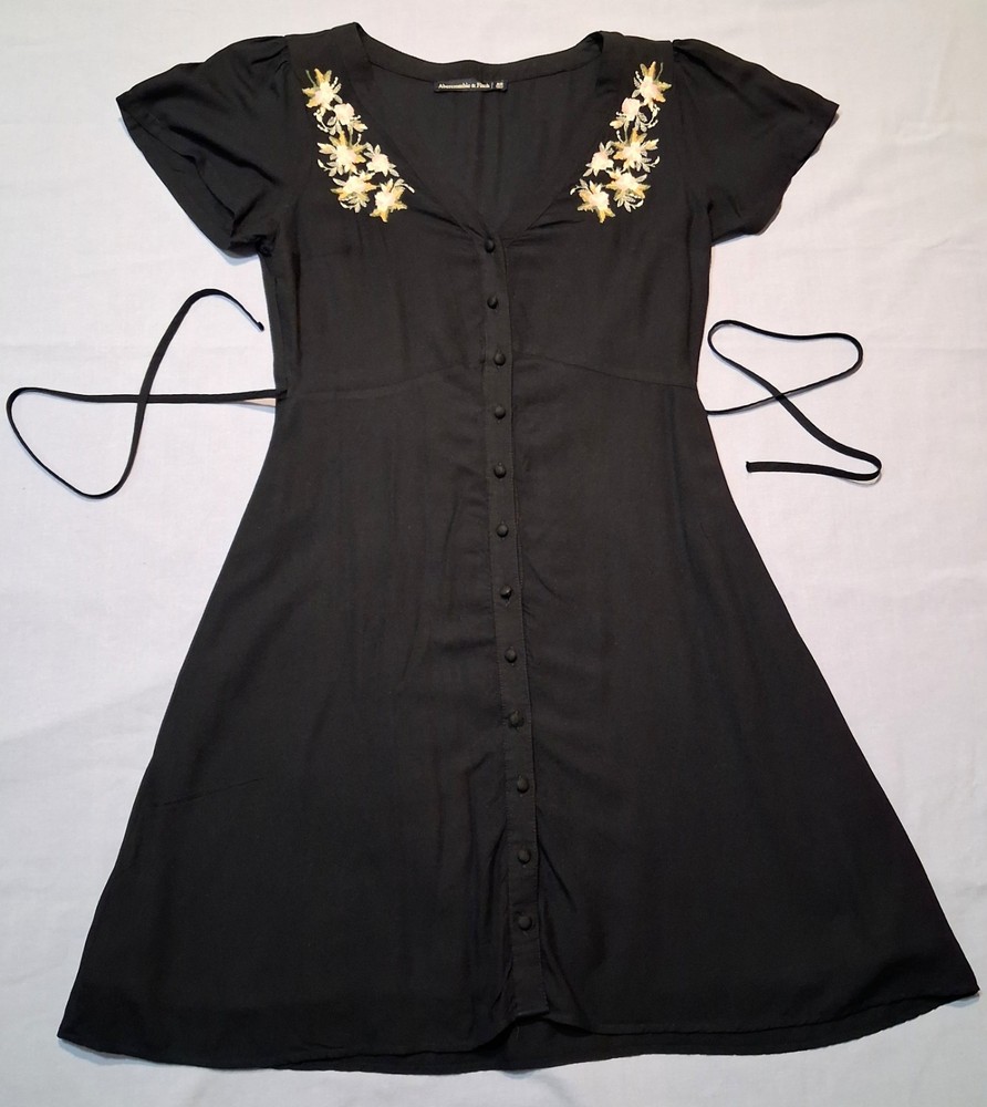 WOMENS ABERCEOMBIE AND FITCH BUTTON UP EMBROIDERED FLOWER 100% VISCOSE XS SMALL