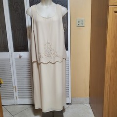 STUDIO 1 Ladies Beautiful Cream Faux 2 piece Decorated Dress – Size 24W