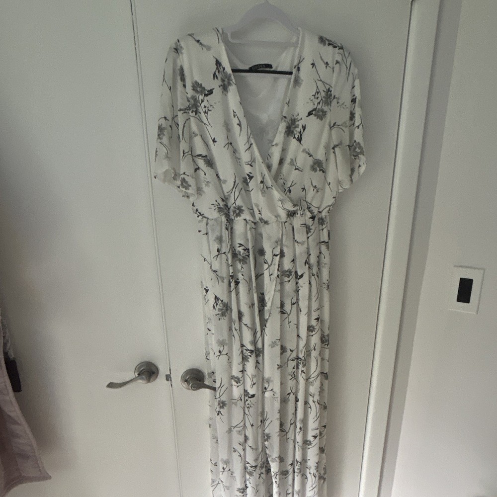 OUGES Women&rsquo;s Wrap Maxi Dress, White/Black Floral, V-Neck Short Sleeve, Size M