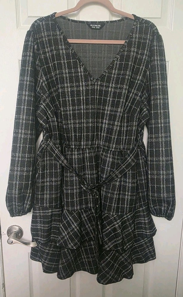 BloomChic Stretchy Textured Tiered Mini Dress Pockets Black White 18-20/2X NWOT