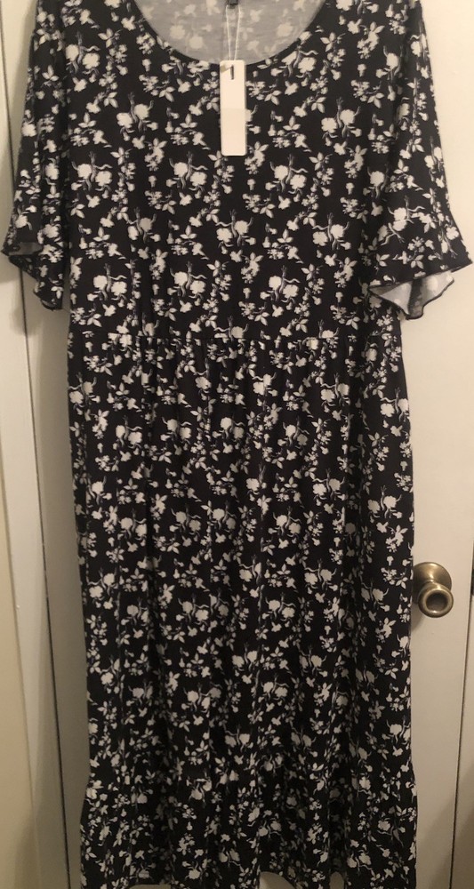 Styleword Black Dress With White Flowers Size XXL With pockets And Ruffle