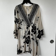 Billabong Black And White Floral Lightweight Dress/Cover Up Size Small