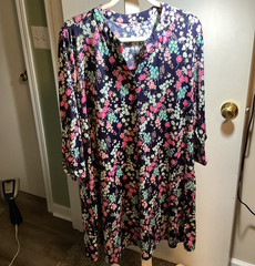 Dear Scarlett 2X Navy Floral Shift Dress V-Neck 3/4 Sleeve Knee Length