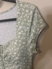 No Boundaries Green Floral Daisy Pattern Sweetheart Neckline Dress