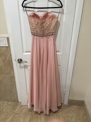 Sweet 16 beautiful Gown,Beaded, Sequin Lined Size 6. BEAUTIFUL.