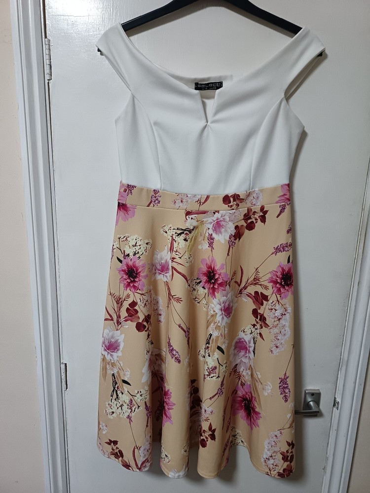 Select Dress white drop shoulder bodice with Floral Skater Style skirt Size 16