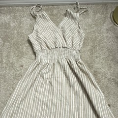 S. Christina Women’s Beige/White Striped Smocked V-Neck Sundress M
