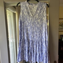 Nine West Women’s Size M Blue/White Geo Print Sleeveless Dress Ruffled Hem EUC