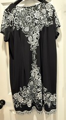 Women’s Black & White Floral Shift Dress Size 16 Knee Length Studded Scoop Neck