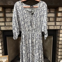 GiGio V-neck dress Small Gray NWT!