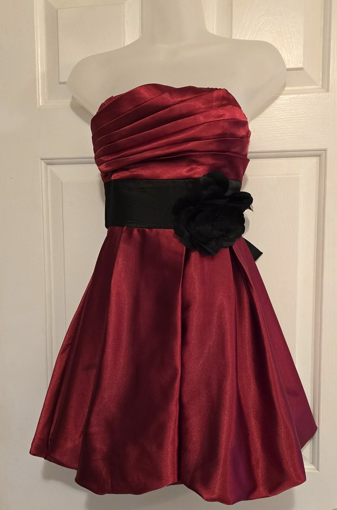 Speechless Dress Size 3 Red Black Strapless Fit & Flare Satin Flower Detail Y2K