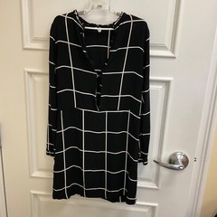 H&M Women&rsquo;s Sz 4 Tunic Top Minidress Cover Black White Ruffle Neck Blouse Casual